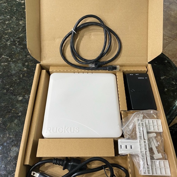 Ruckus R500 Series Wireless Access Point - Picture 3 of 6